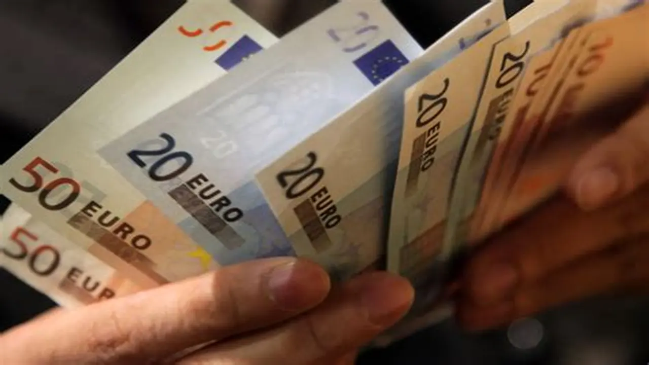 تراجع مفاجئ في سعر اليورو مقابل الجنيه داخل البنوك المصرية